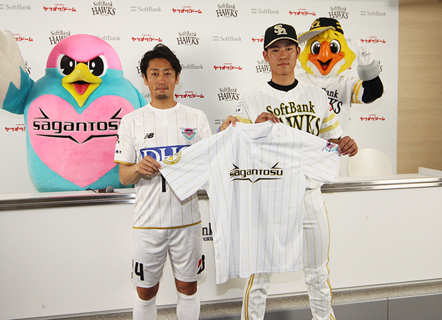 7月22日 日 ベガルタ仙台戦 記念ユニフォームの選手着用並びに来場者に 鷹の祭典18 コラボユニフォームプレゼントのお知らせ サガン鳥栖 公式 オフィシャルサイト 7月22日 日 ベガルタ仙台戦 記念ユニフォームの選手着用並びに来場者に 鷹の祭典18 コラボユニフォームプレゼントのお知らせ サガン鳥栖 公式 オフィシャルサイト